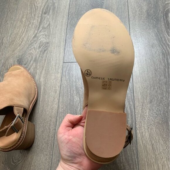 Chinese Laundry Caleb Suede Stacked Heel Sandals Brass Buckle Nude Size 8 - Picture 11 of 15